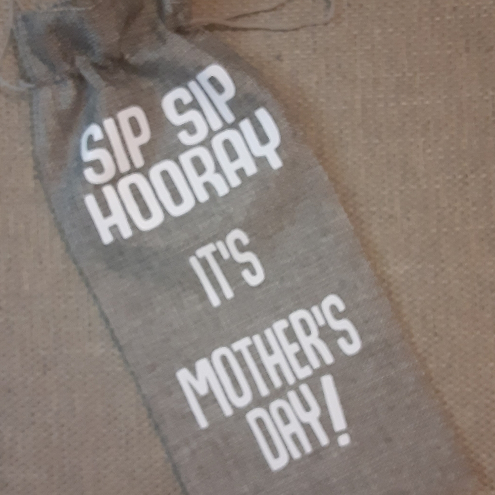 "SipSip" wine bag